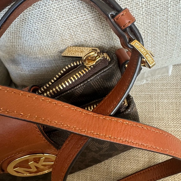 Michael Kors Fulton Crossbody Bag Brown Monogram - Picture 10 of 17